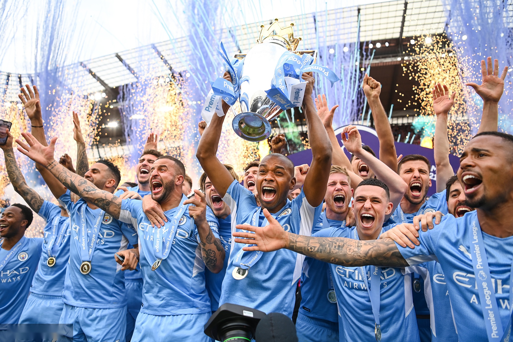 向都保持高 向都保持高